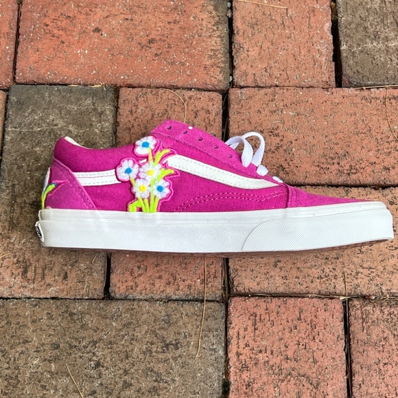 NEW VANS Old Skool Embroidered Flower Sneakers in Fuchsia Pink - Picture 4 of 8